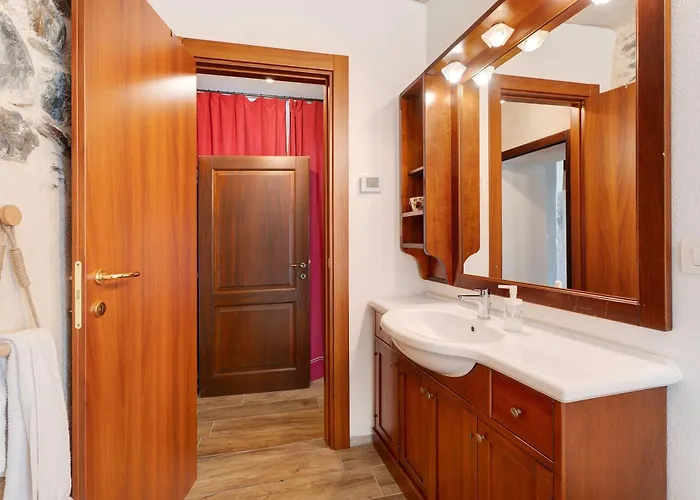 بيت للعطل Laghi E Monti